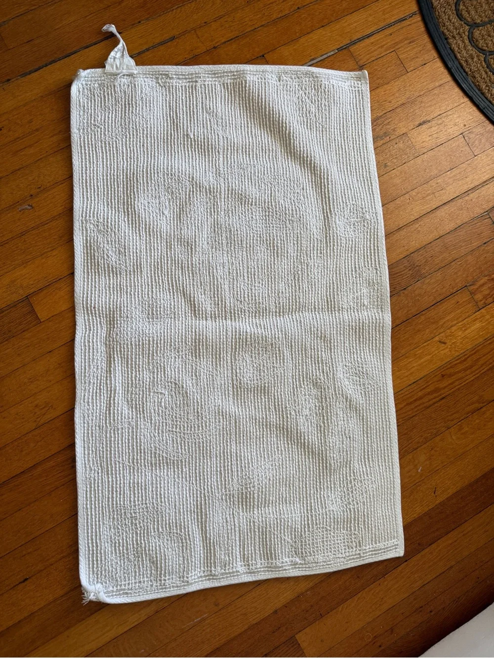 Bee & willow white cotton tufted bath rug